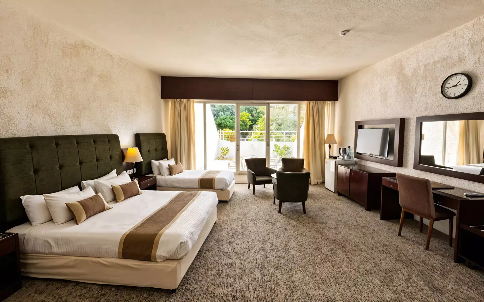 Alibaba https://cdn.alibaba.ir/ostorage/hotel-accommodation-images/688e17deac13a7ed0d865596_کابانا سه تخته رویال محوطه باغ.webp